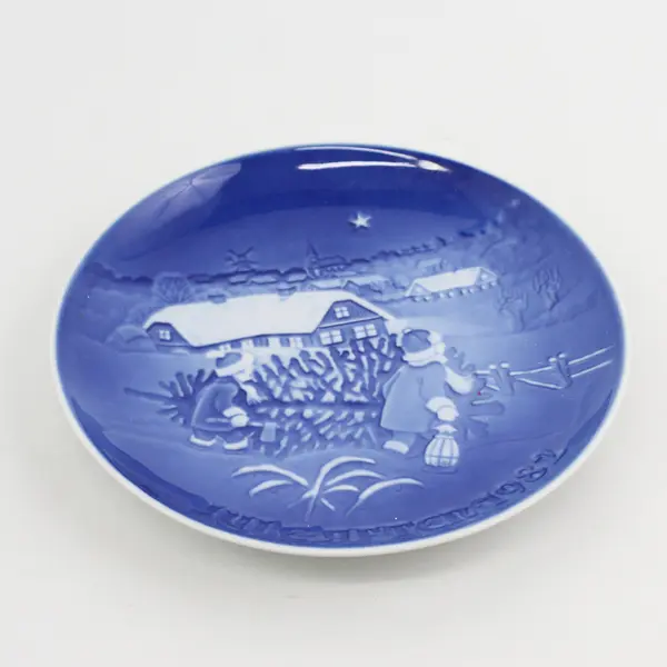 1982 Bing & Grondahl Jule Aften Porcelain Christmas Plate Christmas Tree 7"