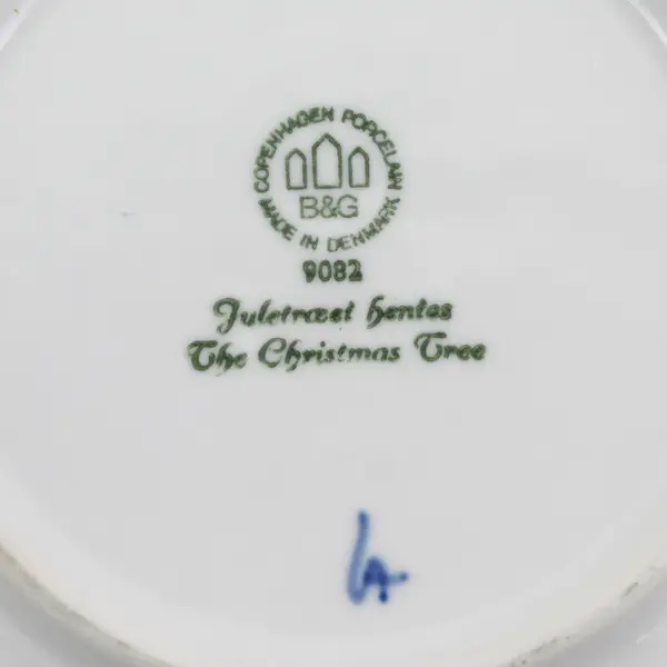 1982 Bing & Grondahl Jule Aften Porcelain Christmas Plate Christmas Tree 7"