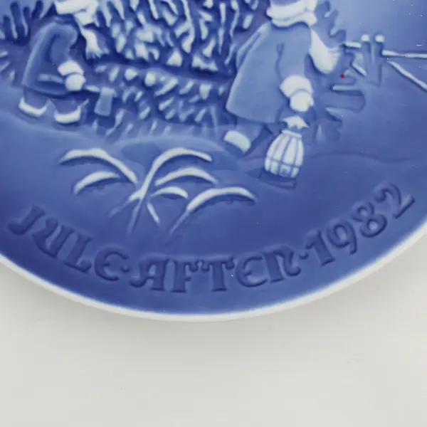 1982 Bing & Grondahl Jule Aften Porcelain Christmas Plate Christmas Tree 7"