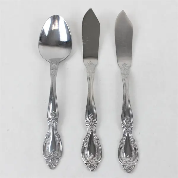 Lot of 3  Cambridge Renaissance Stainless 2 Butter Knives & A Teaspoon