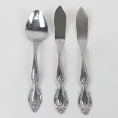 Lot of 3  Cambridge Renaissance Stainless 2 Butter Knives & A Teaspoon