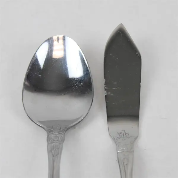 Lot of 3  Cambridge Renaissance Stainless 2 Butter Knives & A Teaspoon