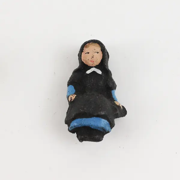 4 Pc Set Vintage Cast Iron Amish School Children at Desks Figurines