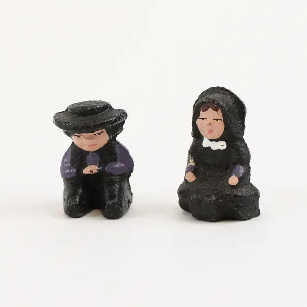 Set of 2 Vintage Cast Iron Amish Boy and Girl Figurines 1-1/4"