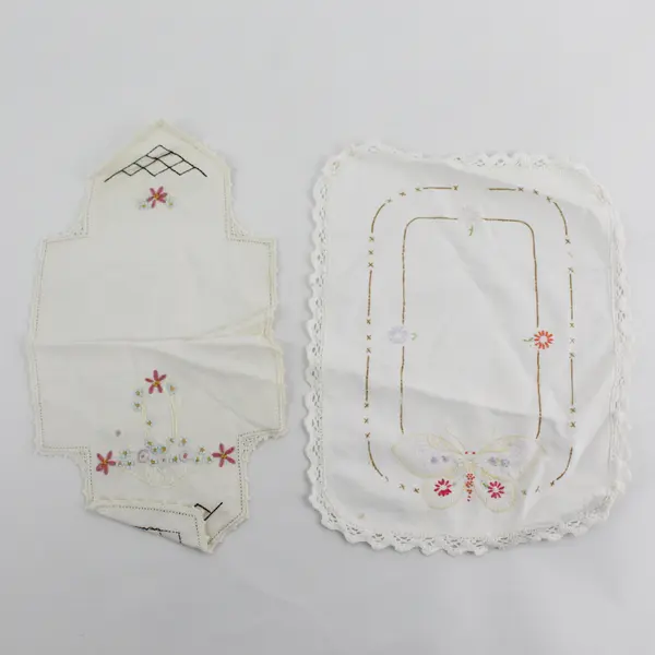 Lot of 5 Embroidered Doilies 9x6in Assorted