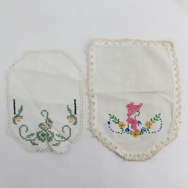 Lot of 5 Embroidered Doilies 9x6in Assorted