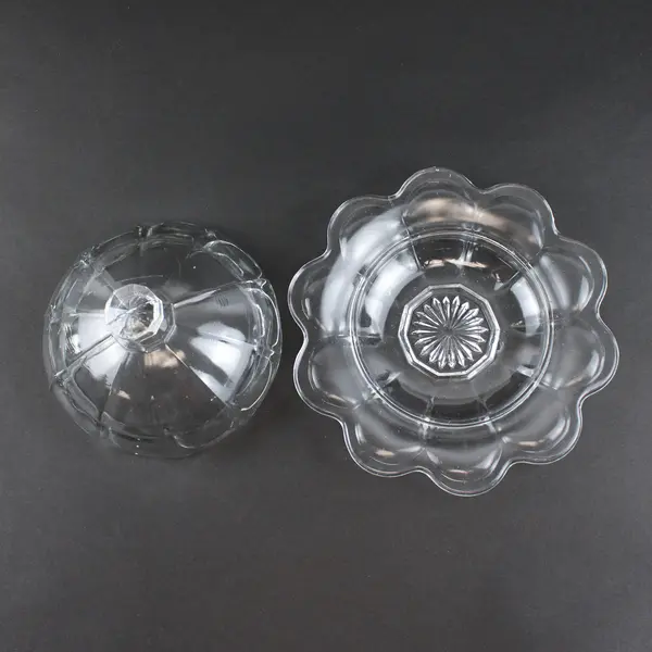 Unbranded Flower Pattern Clear Glass Cheese/Butter Dome Lid  and Plate