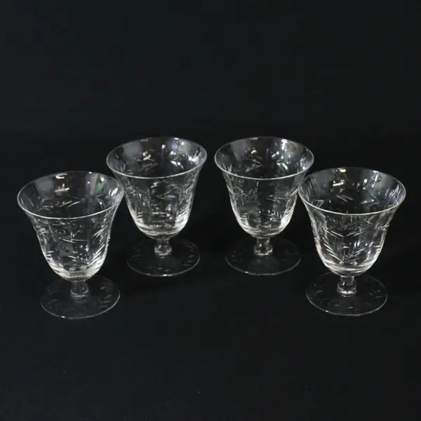 Set of 4 Paneled Crystal Cocktail Glasses Flower and Vine  Pattern 3.5"