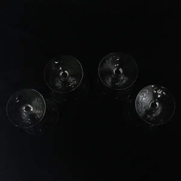 Set of 4 Paneled Crystal Cocktail Glasses Flower and Vine  Pattern 3.5"