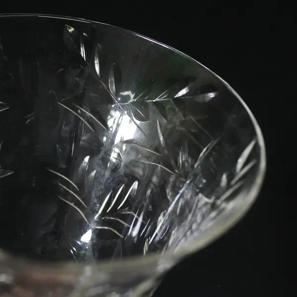 Set of 4 Paneled Crystal Cocktail Glasses Flower and Vine  Pattern 3.5"