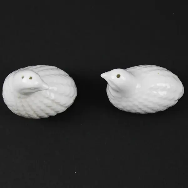 Set Of 2 Unbranded White Ceramic Small Quail Salt & Pepper Shakers Japanese Made
