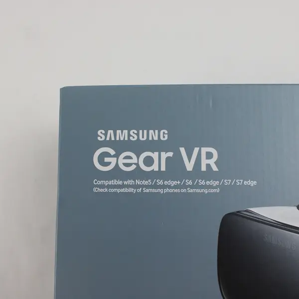 Samsung Gear VR SM-R322 Powered by Oculus New Sealed