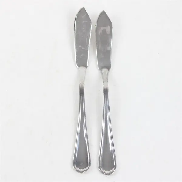 Set of 2 Oneida Seaward Stainless Flat Handle Butter Knives 