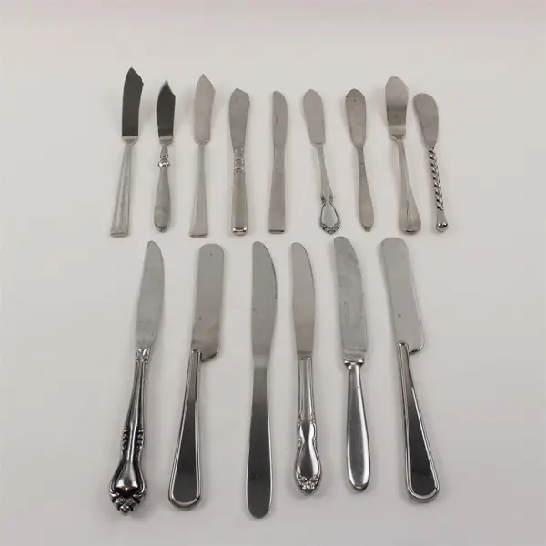 Mixed Lot of 15 Stainless Steel Dinner Knives & Butter Knives Event Flatware