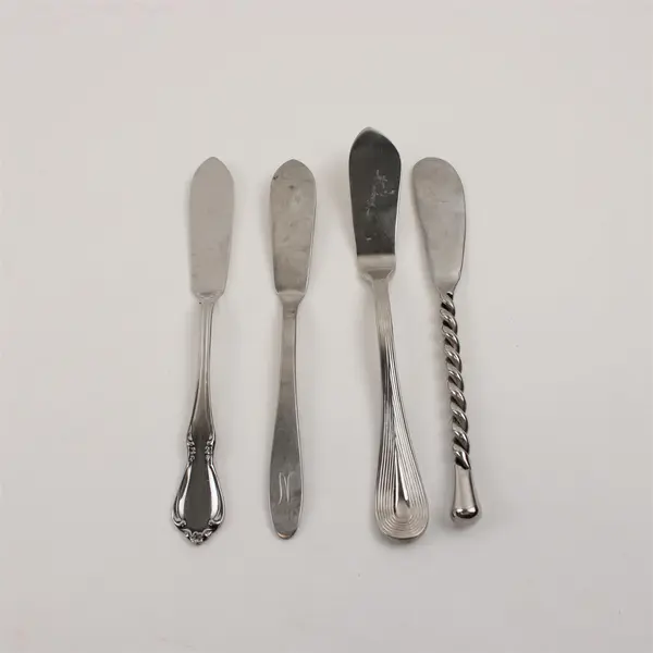 Mixed Lot of 15 Stainless Steel Dinner Knives & Butter Knives Event Flatware