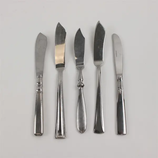 Mixed Lot of 15 Stainless Steel Dinner Knives & Butter Knives Event Flatware