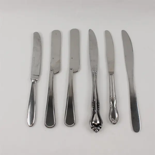 Mixed Lot of 15 Stainless Steel Dinner Knives & Butter Knives Event Flatware