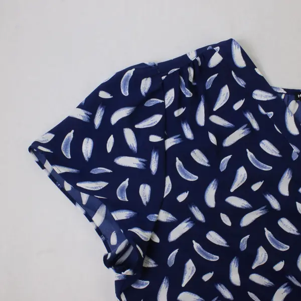 Hilary Radley Women's L Blue & White Feather Pattern V-Neck Short Sleeve Blouse