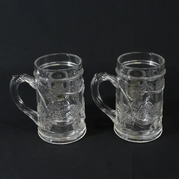 Lot of 2 Fort Pewter 4th Annual Glass Christmas Mugs by Thomas Nast 1989 