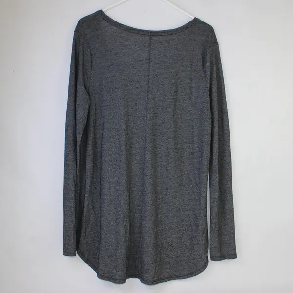 Mossimo Gray Long-Sleeved V-Neck Activewear Shirt Women's XL