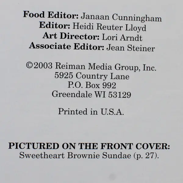 Lot of 4 Paperback Cookbooks - Taste of Home, Pampered Chef, Country Cooking