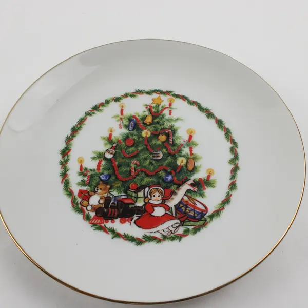 Jasco Fine Porcelain Christmas Plate Christmas Tree 22 K Gold Edged Japan 6.75"