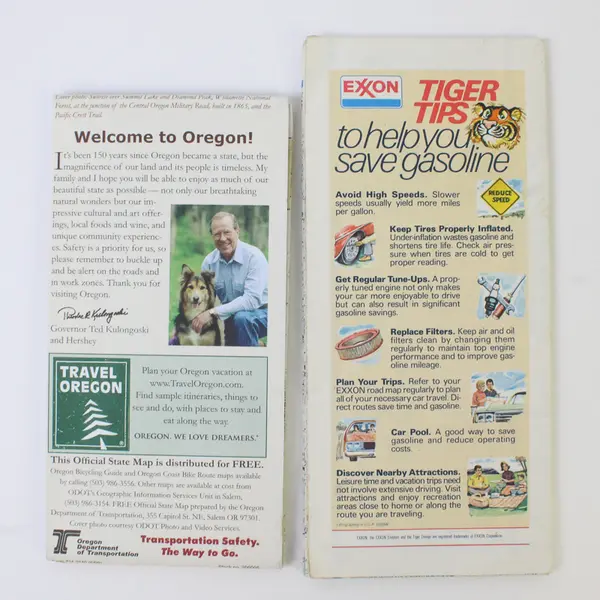 Lot of 2 Road Maps Oregon 2009-2011 & Oregon/Washington Paper Atlases