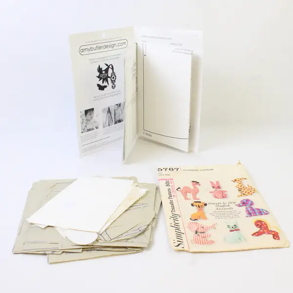 Lot of 2 Patterns Simplicity 5767 Stuffed Animals & Amy Butler Frenchy Bags