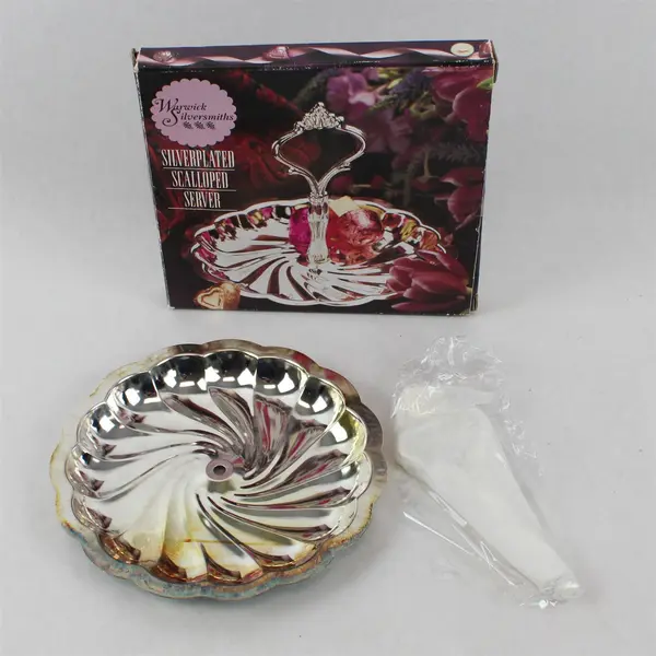 Vintage Warwick Silversmiths Silver Plated Scalloped Server Dish 6" Diameter