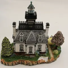 Harbour Lights Lighthouse Spring at Fort Tompkins NY in Box 2002 #652