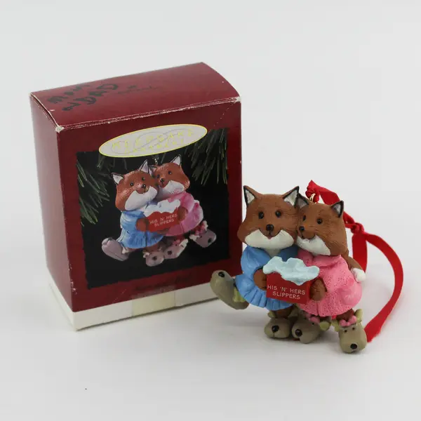 Hallmark 1993 Keepsake Ornament Mom & Dad His 'n' Hers Slippers QX584-5