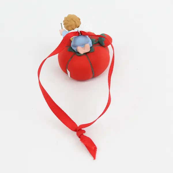 1997 LOVE TO SEW Hallmark Keepsake Ornament  0X6435