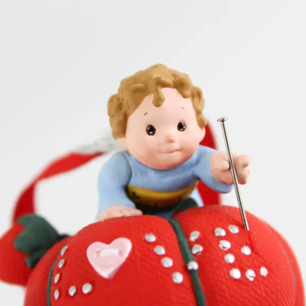 1997 LOVE TO SEW Hallmark Keepsake Ornament  0X6435