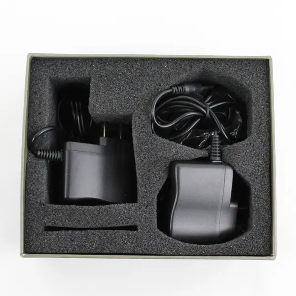 Lot of 4 Electronic Accessories 2 AC/DC Power Adapters & 2 Earphones w/Mic