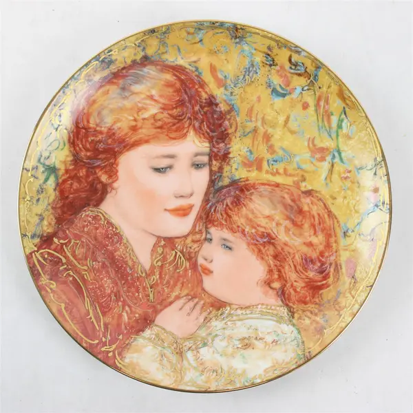 Edna Hibel Compassion "Eroica" 1990 Collector Plate 7.5"