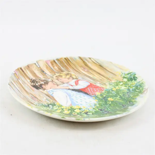 Mary Vickers Be My Friend Collector Plate 8"