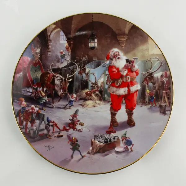Hamilton Collection "The Reindeer's Stable" Classic American Santa Decor Plate