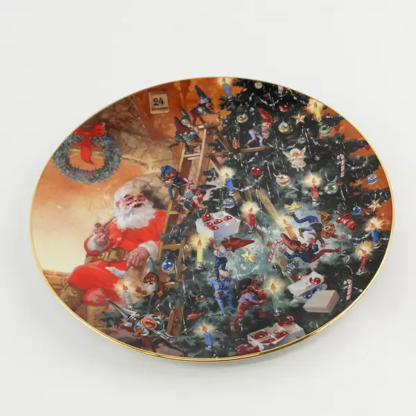 Hamilton Collection "An Exciting Christmas Eve" Classic American Santa's Plate