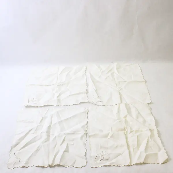 Set of 4 Vintage White Linen Napkins Embroidered & Scalloped Edges