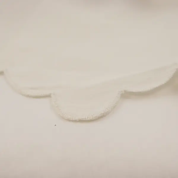 Set of 4 Vintage White Linen Napkins Embroidered & Scalloped Edges