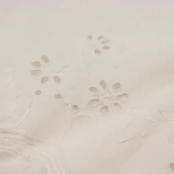 Set of 4 Vintage White Linen Napkins Embroidered & Scalloped Edges