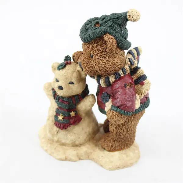 Studio Eluceo Bear Building a Snowman Figurine 5" Tall Holiday Collectible