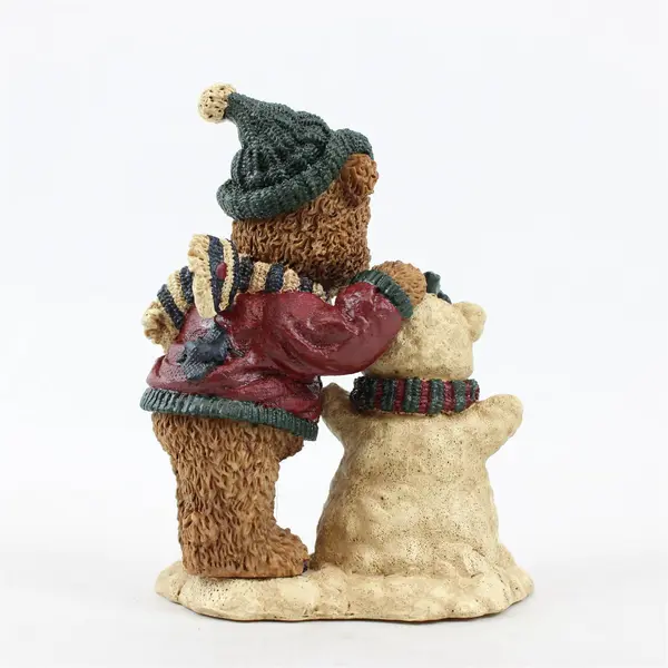 Studio Eluceo Bear Building a Snowman Figurine 5" Tall Holiday Collectible
