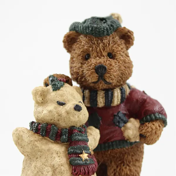 Studio Eluceo Bear Building a Snowman Figurine 5" Tall Holiday Collectible