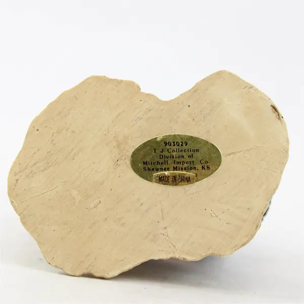 Studio Eluceo Bear Building a Snowman Figurine 5" Tall Holiday Collectible