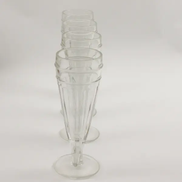 Lot Of 4 Unbranded Matching Drinking Horn Style Clear Glass Goblets 8.25" Tall