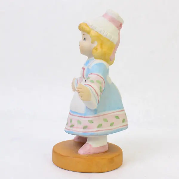 Porcelain Figurine Young Girl Traditional Outfit Collectible