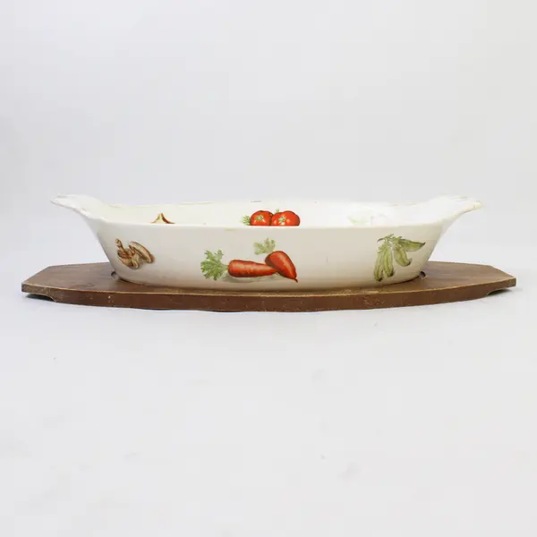 VTG Oven-To-Table Oven Proof Veggie Pattern Au Gratin Dish  w/ Wooden Underplate