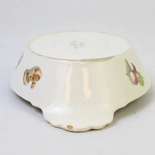 VTG Oven-To-Table Oven Proof Veggie Pattern Au Gratin Dish  w/ Wooden Underplate