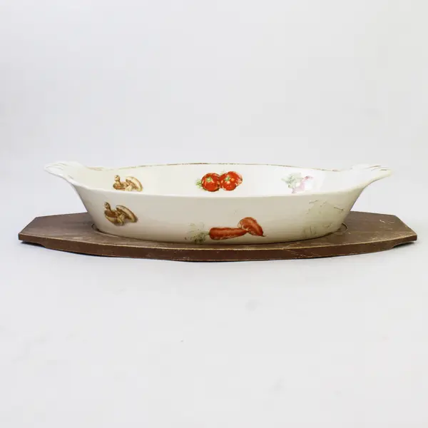 VTG Oven-To-Table Oven Proof Veggie Pattern Au Gratin Dish  w/ Wooden Underplate